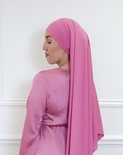 Hijab Soie de médine  2 en 1 – tenue élégante et confortable au quotidien