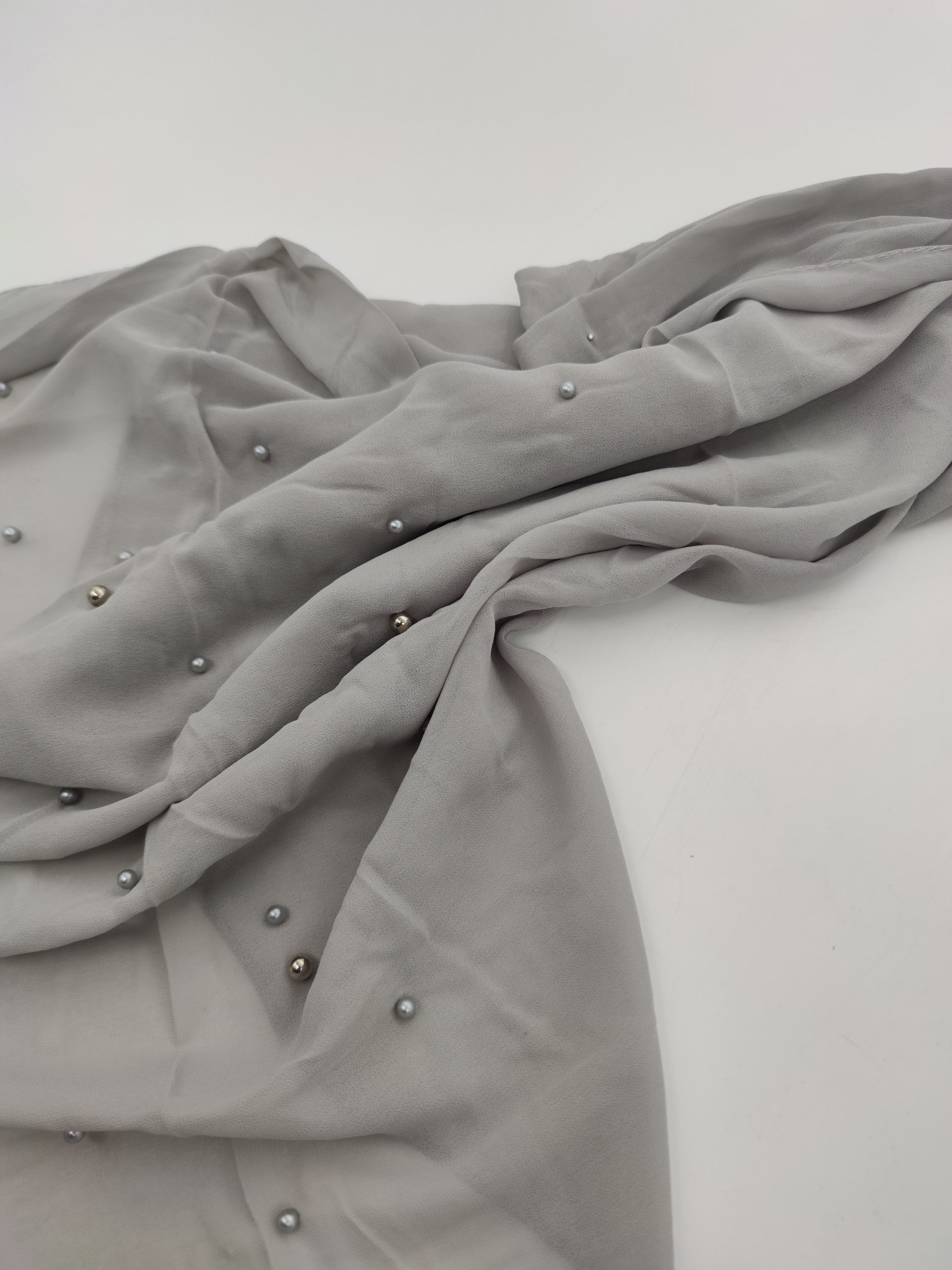 Hijab mousseline à perle avec bonnet intégré