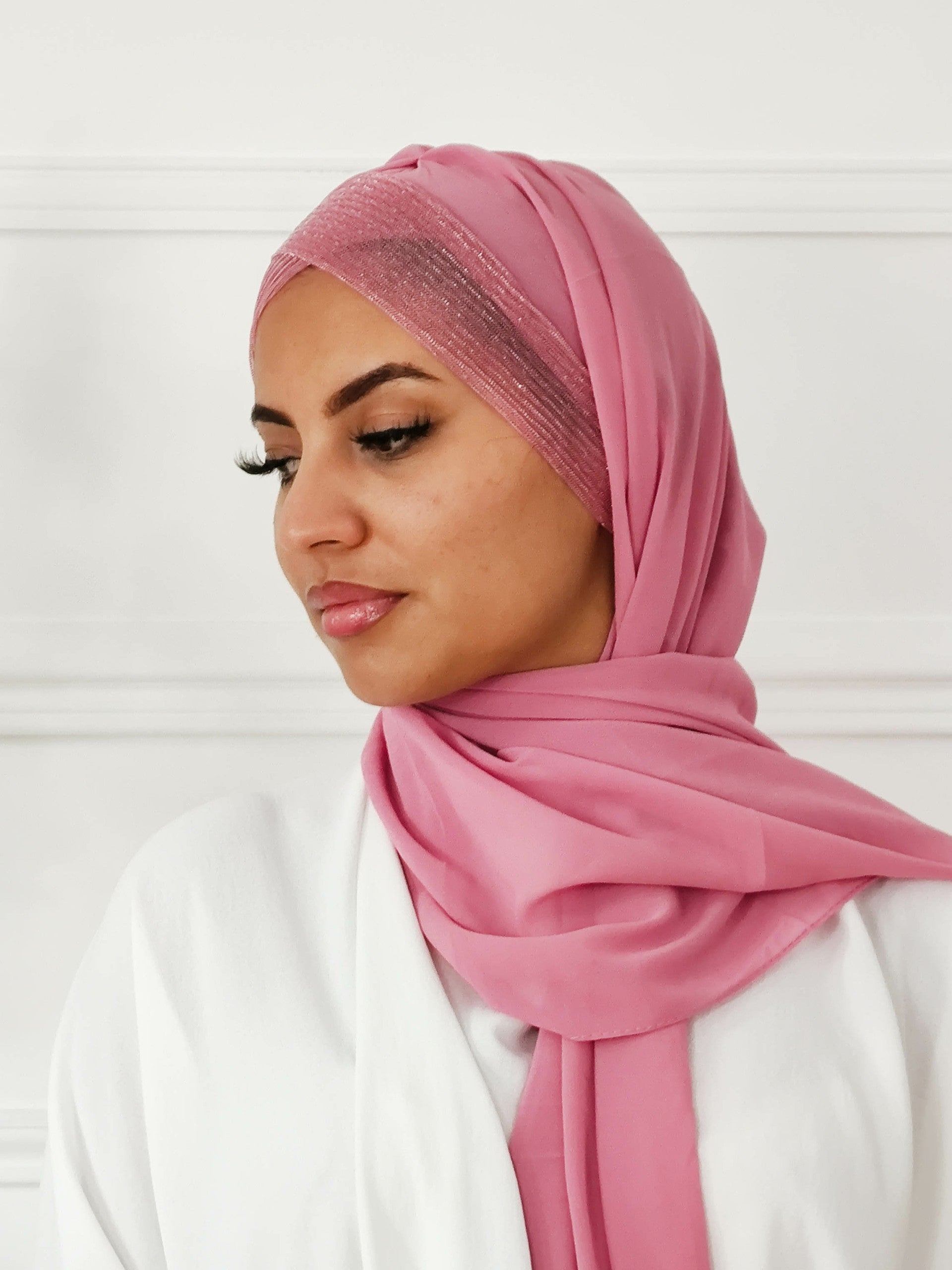 Hijab mousseline avec bonnet bandes brillantes à nouer