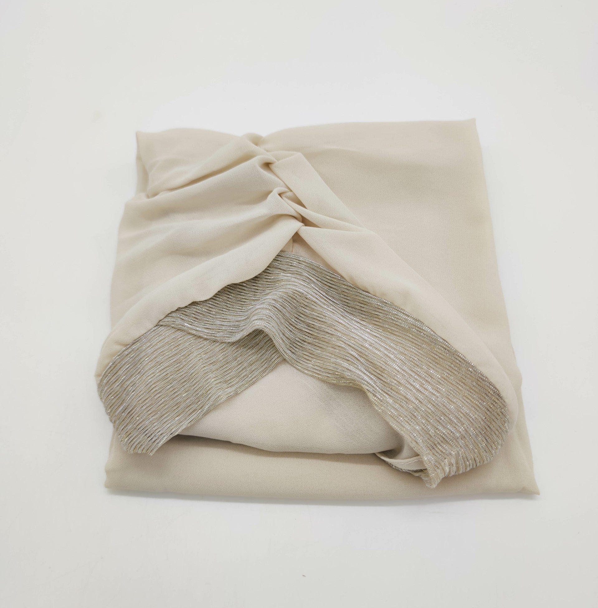 Hijab mousseline avec bonnet bandes brillantes à nouer