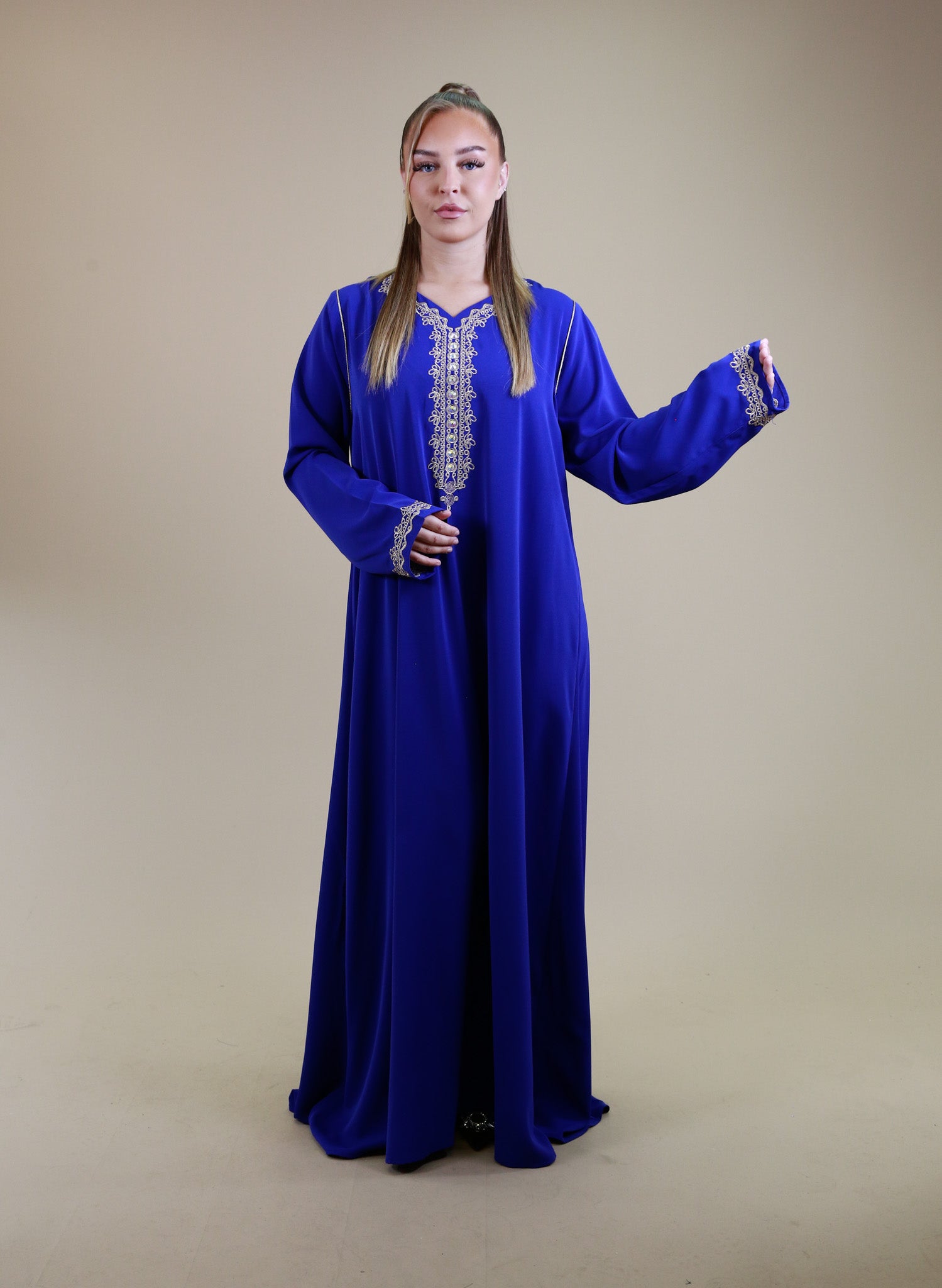 Robe Nouria – coupe fluide et matière agréable à porter