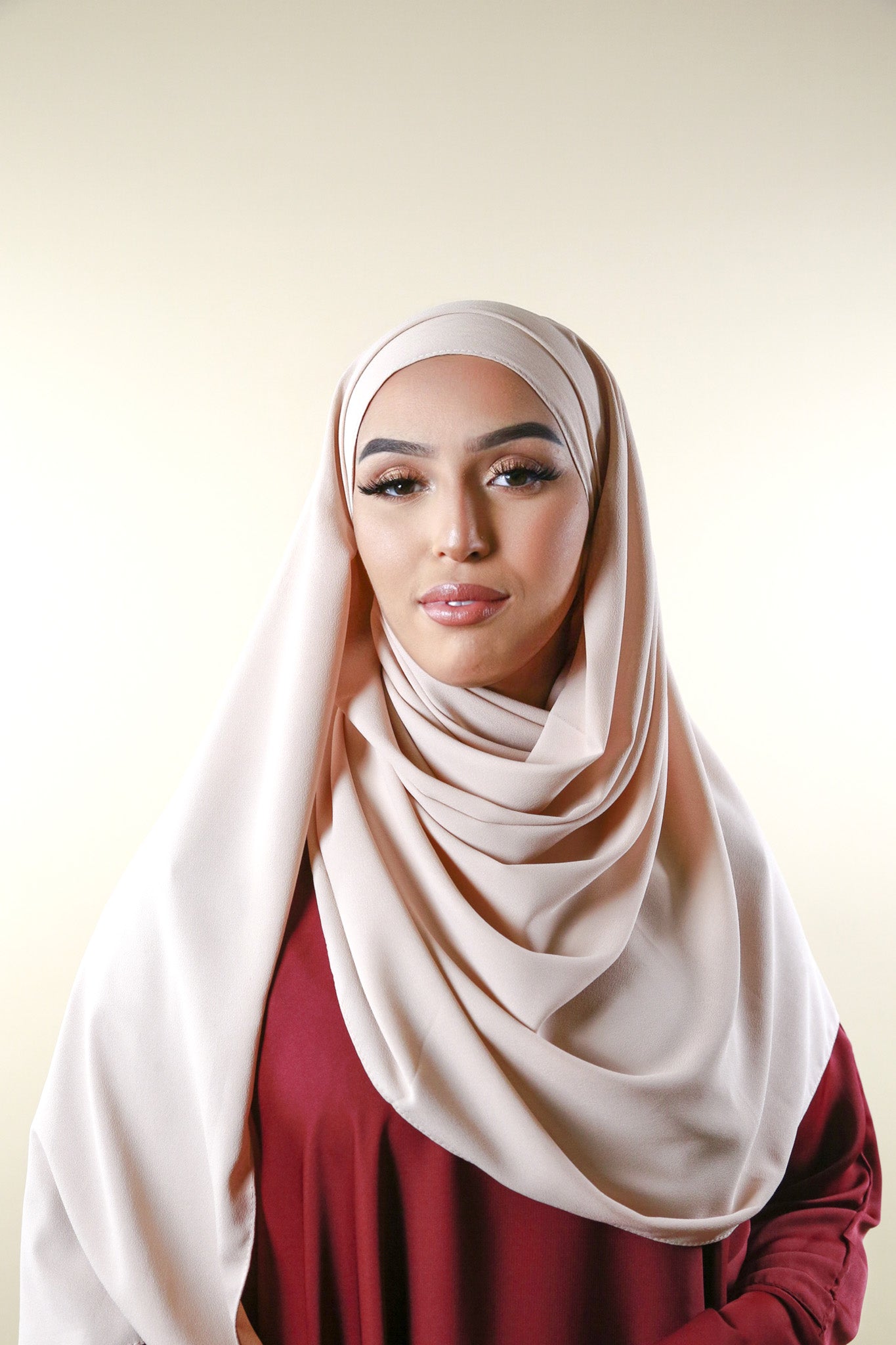 Hijab mousseline opaque premium – tenue élégante et confortable au quotidien