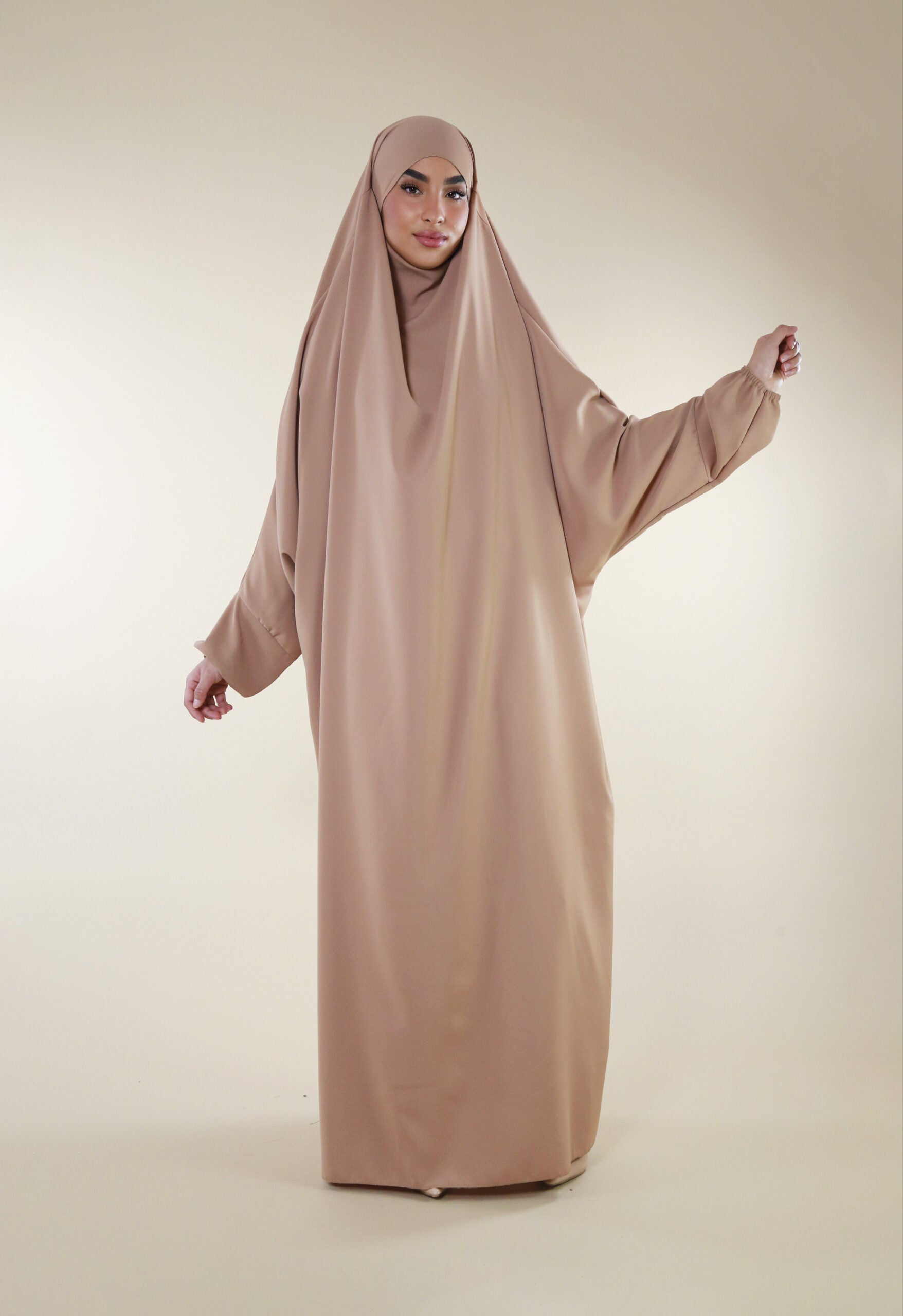 Jilbab en soie de médine - 1 pièce – produit proposé sur Souk Dubaï